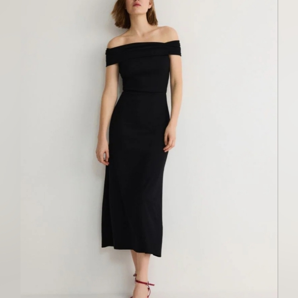 Chic and Sexy Off The Shoulder Reserved Black Midi Dress